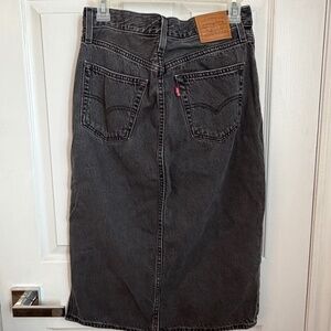 Levi’s Dark Gray Side Slit Skirt Size 28 – Great Condition